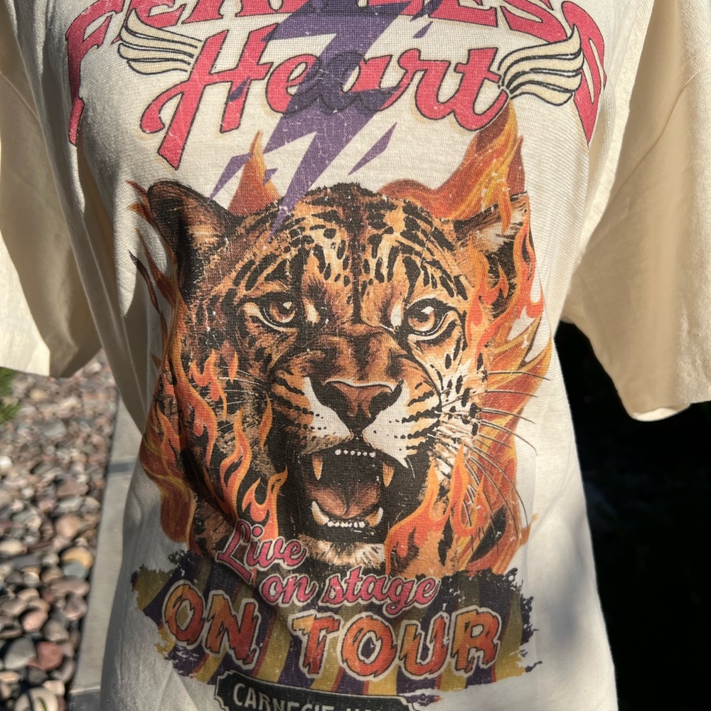 Spell AU Fearless Heart Tour T-Shirt - White and Red - Picture 7 of 12